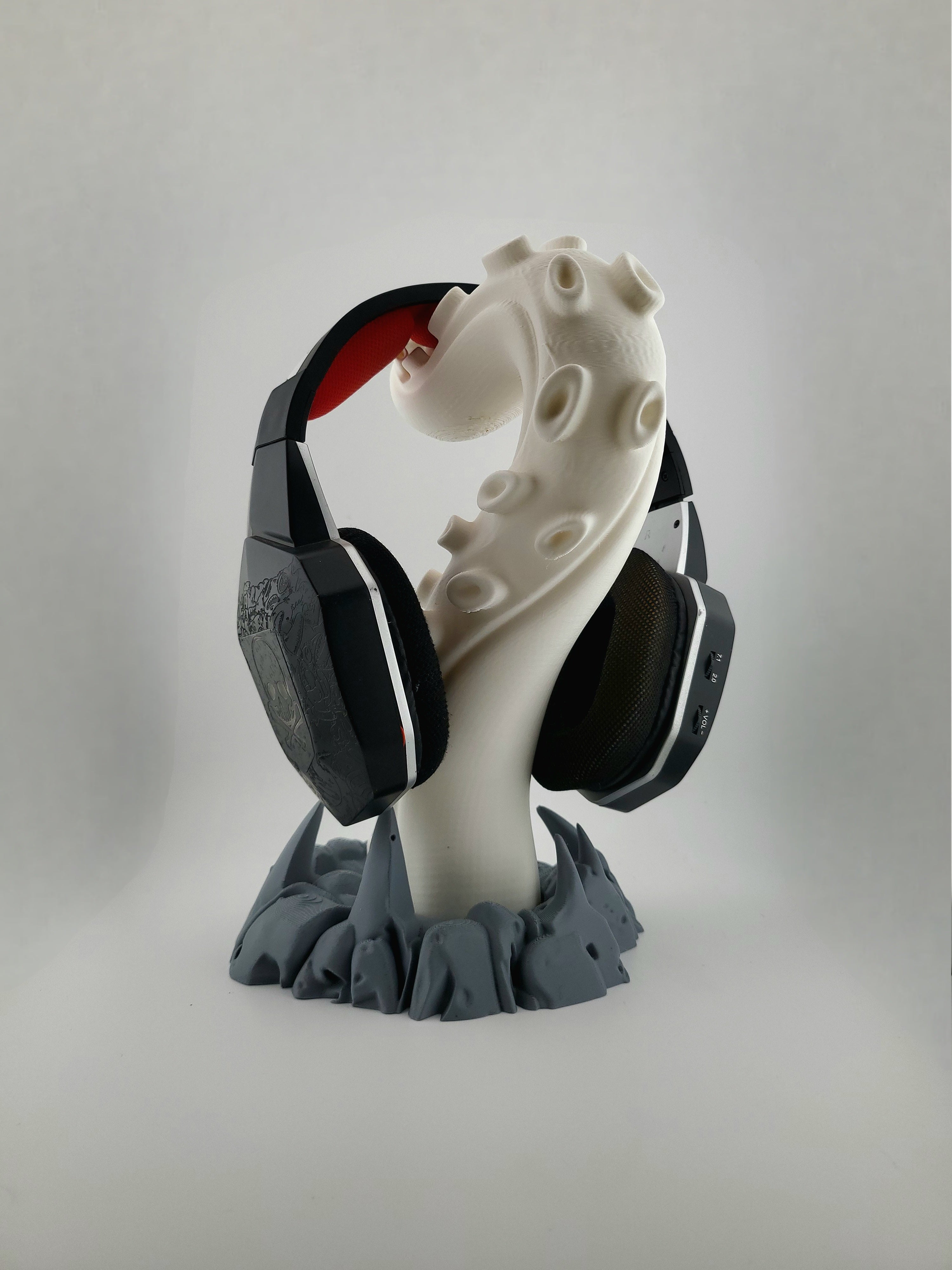 Octopus arm holder