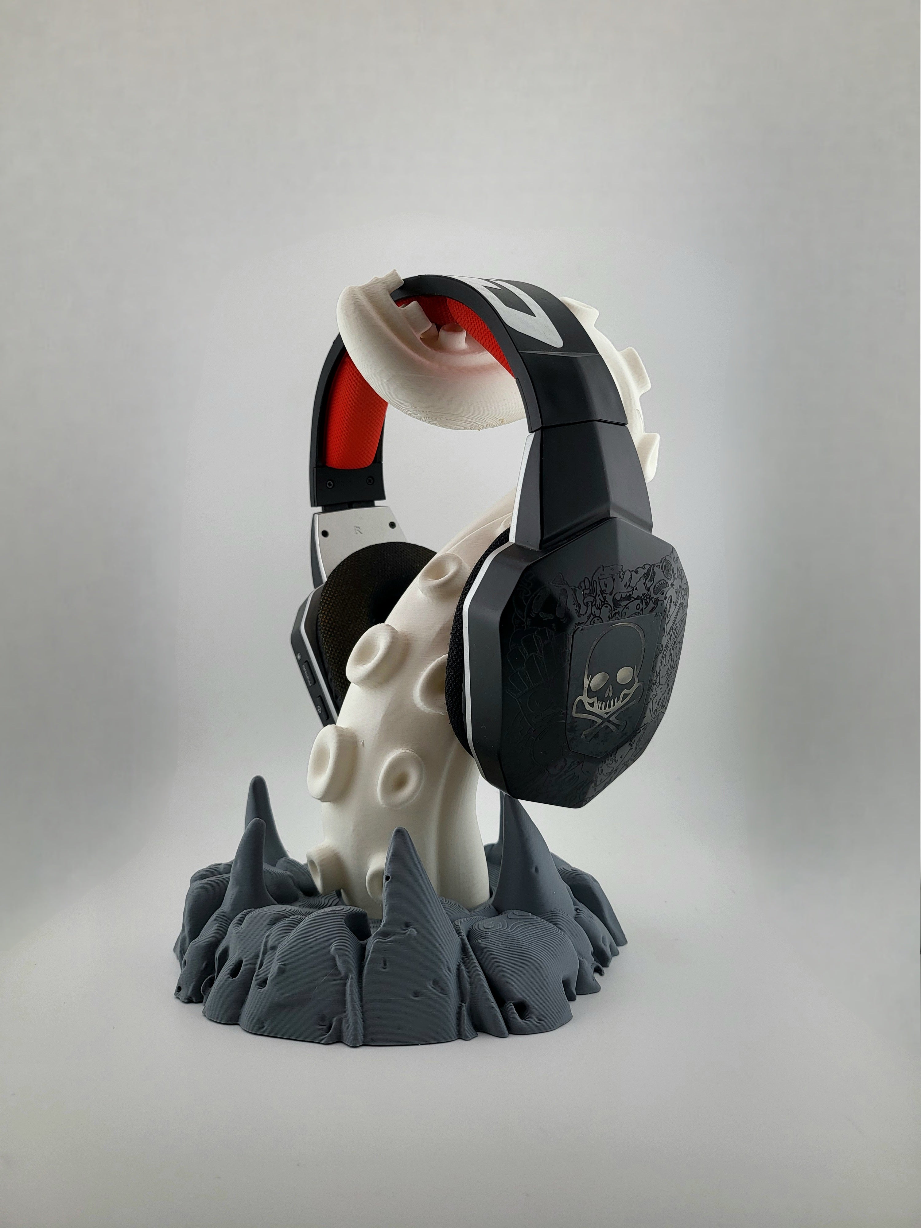 Octopus arm holder